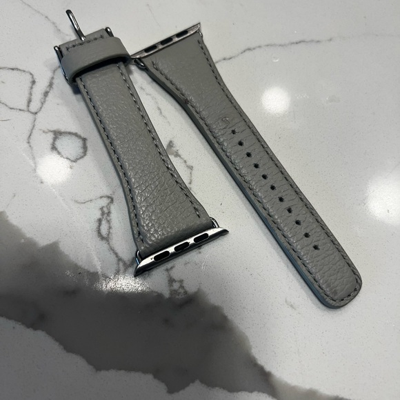 Grey Pebbled Leather Apple Watch Band 42mm - Picture 2 of 3